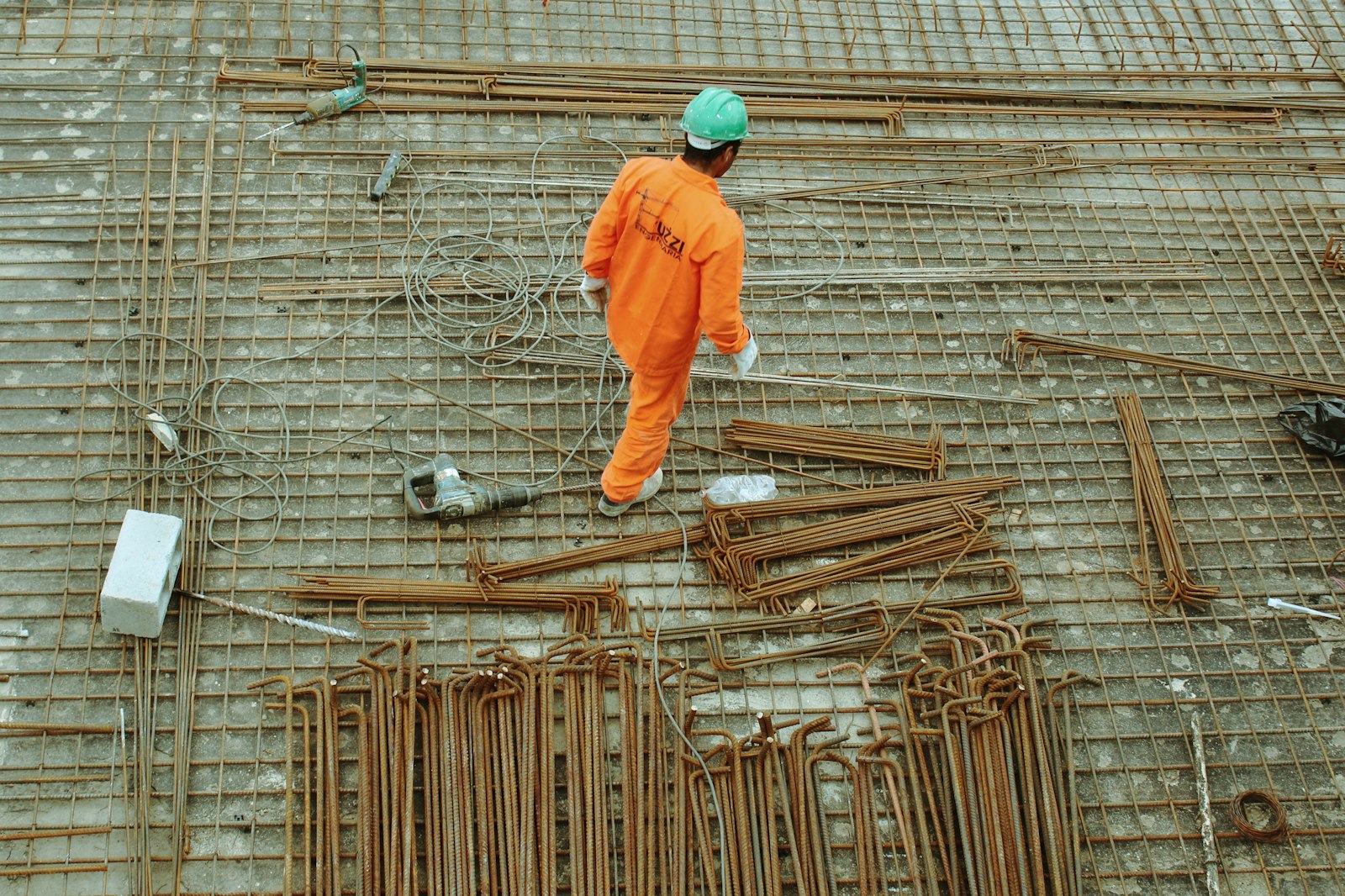 Rebar and precast concrete construction detail